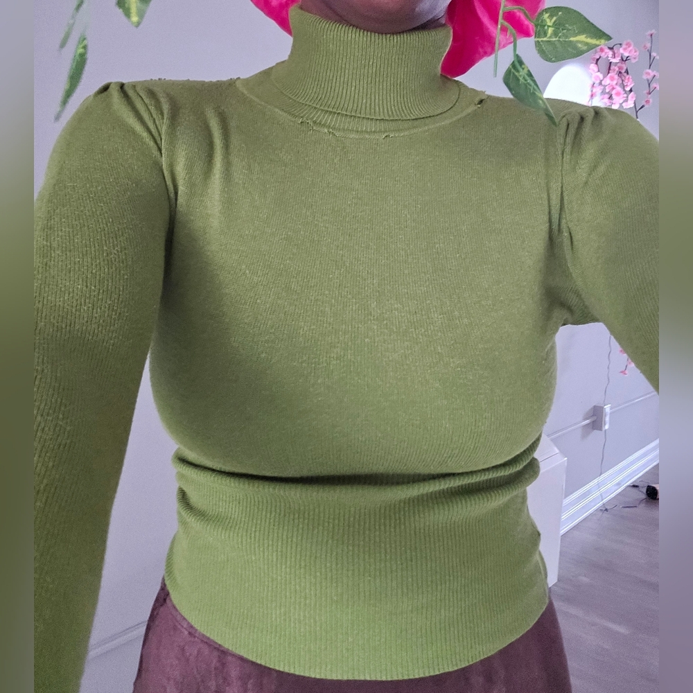 Green Turtleneck Sweater - S